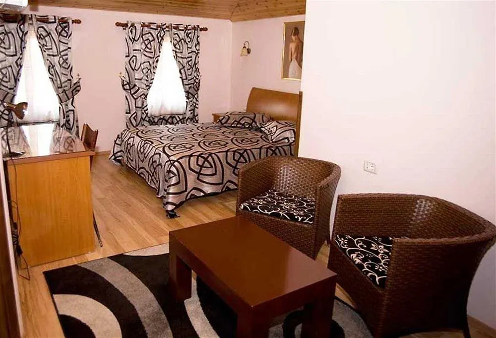 Hotel Villa Tafaj Tirana